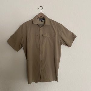 Underarmour short sleeve shirt